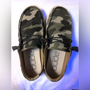 Camo Hey Dude Size 6